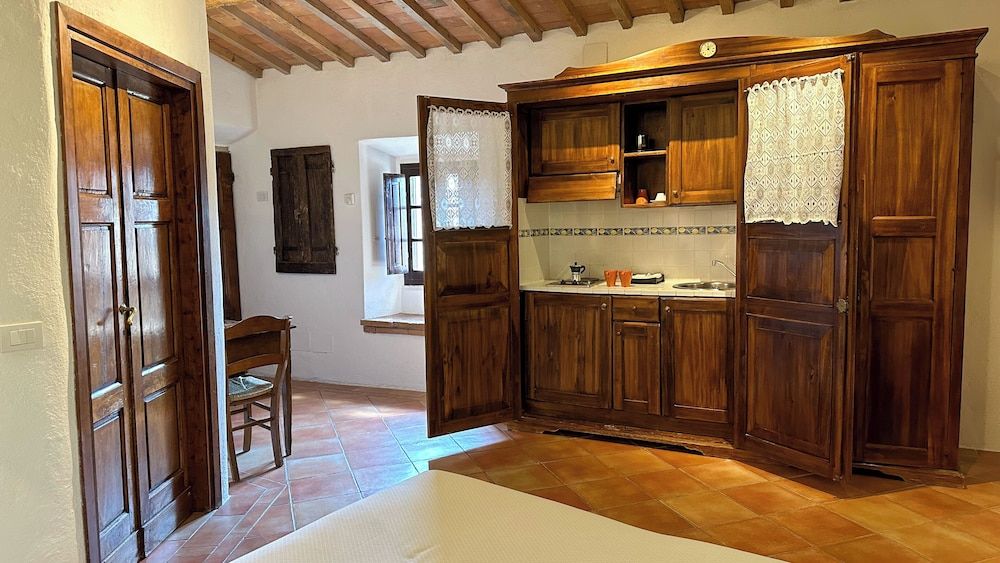 Fattoria la Loggia Classic Studio, Kitchenette 5