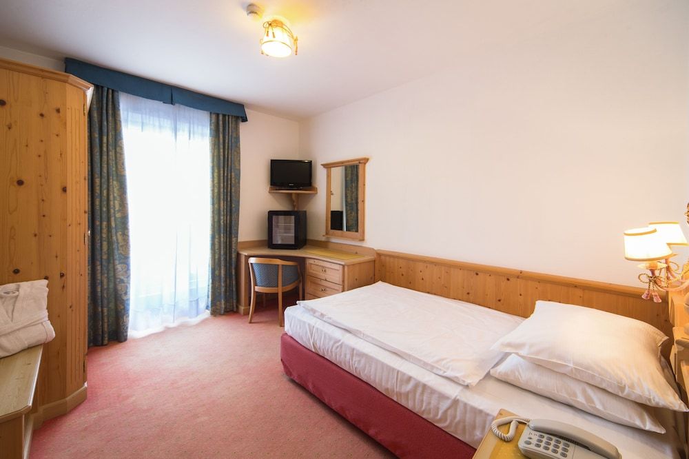 Basic Single Room, 1 Large Twin Bed