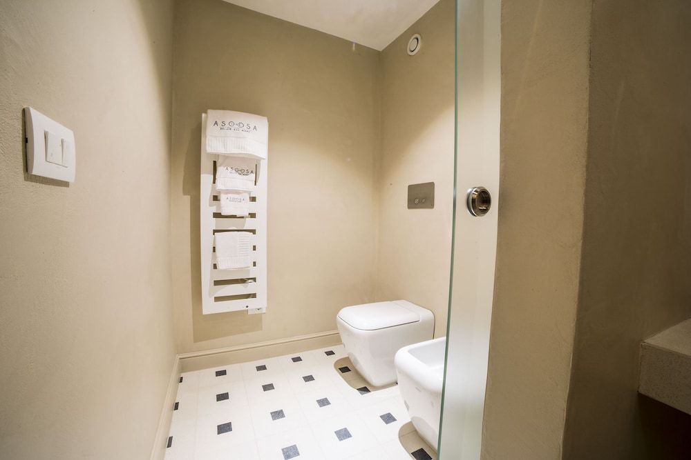 Villa Ascosa Junior Suite, 1 King Bed, Private Bathroom, Courtyard View 4