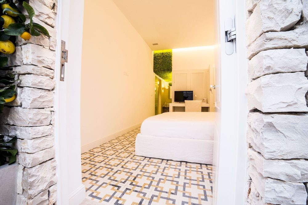 Villa Ascosa Standard Room, 1 King Bed, Ensuite, Courtyard View 7