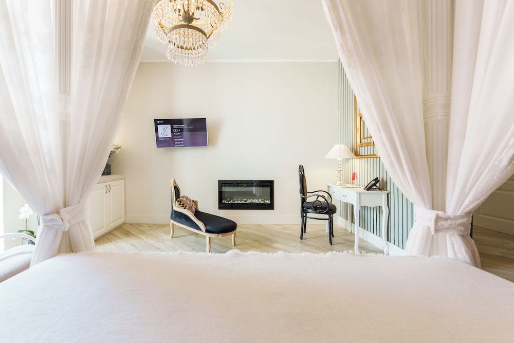 It's Room Naples Luxury Suite, 1 Queen Bed, City View, Tower 28