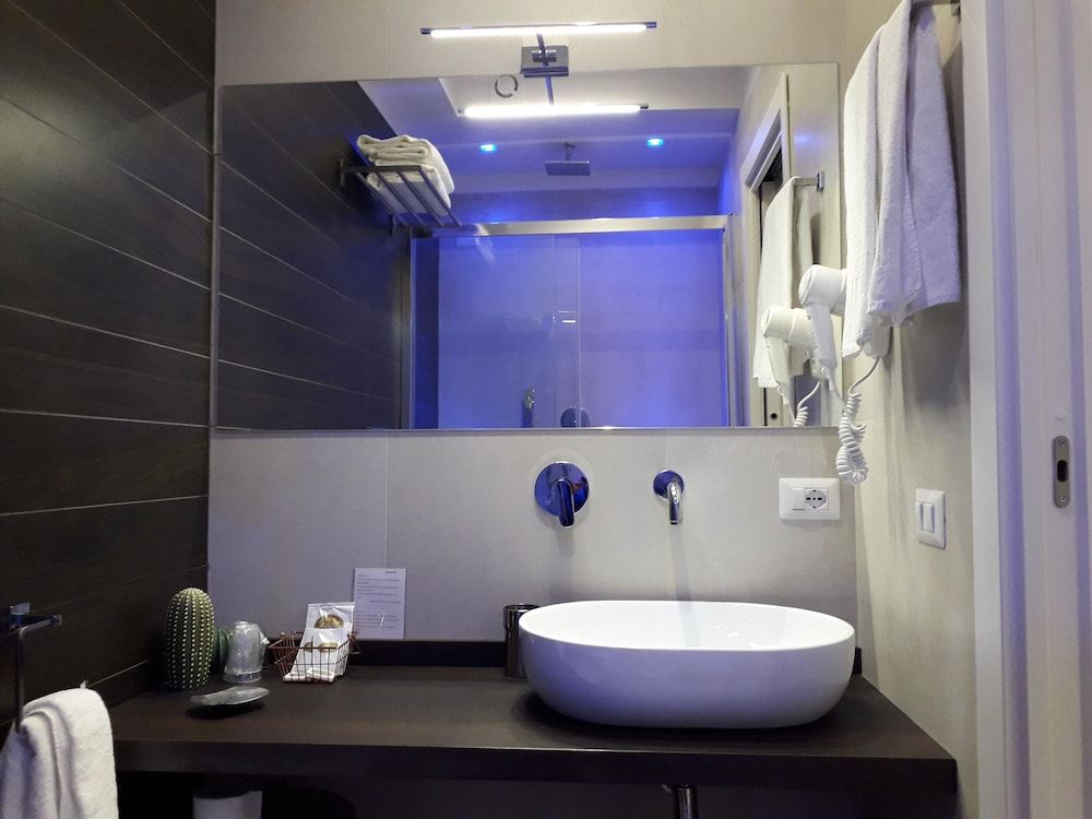 Gea Suite Deluxe Double Room 8