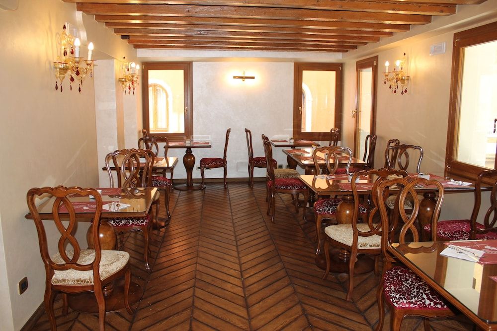 undefined Hotel Casanova Venezia 8