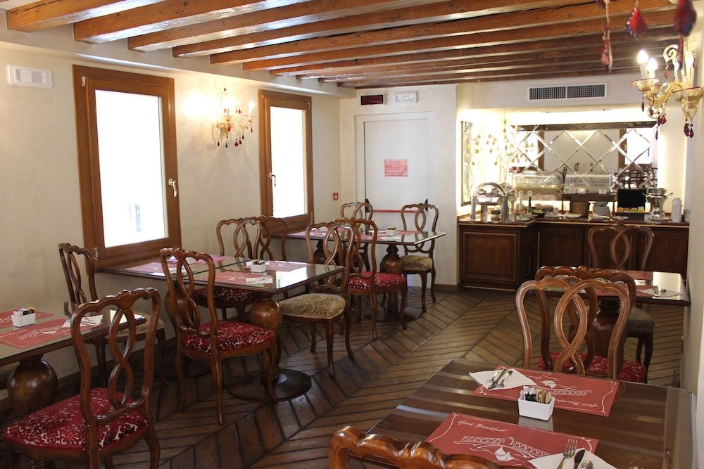 undefined Hotel Casanova Venezia 6