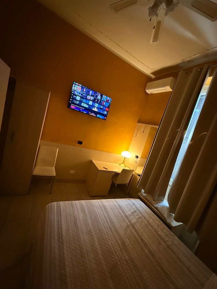 undefined Hola Roma 7