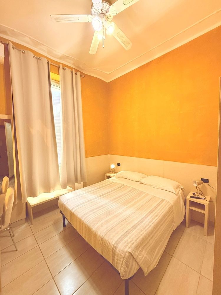 undefined Hola Roma 4