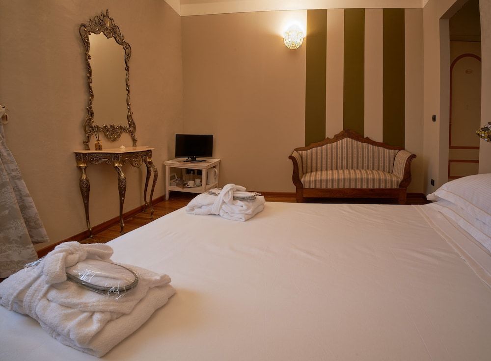 Antico Palazzo Deluxe Double Room, 1 Queen Bed, Non Smoking 3