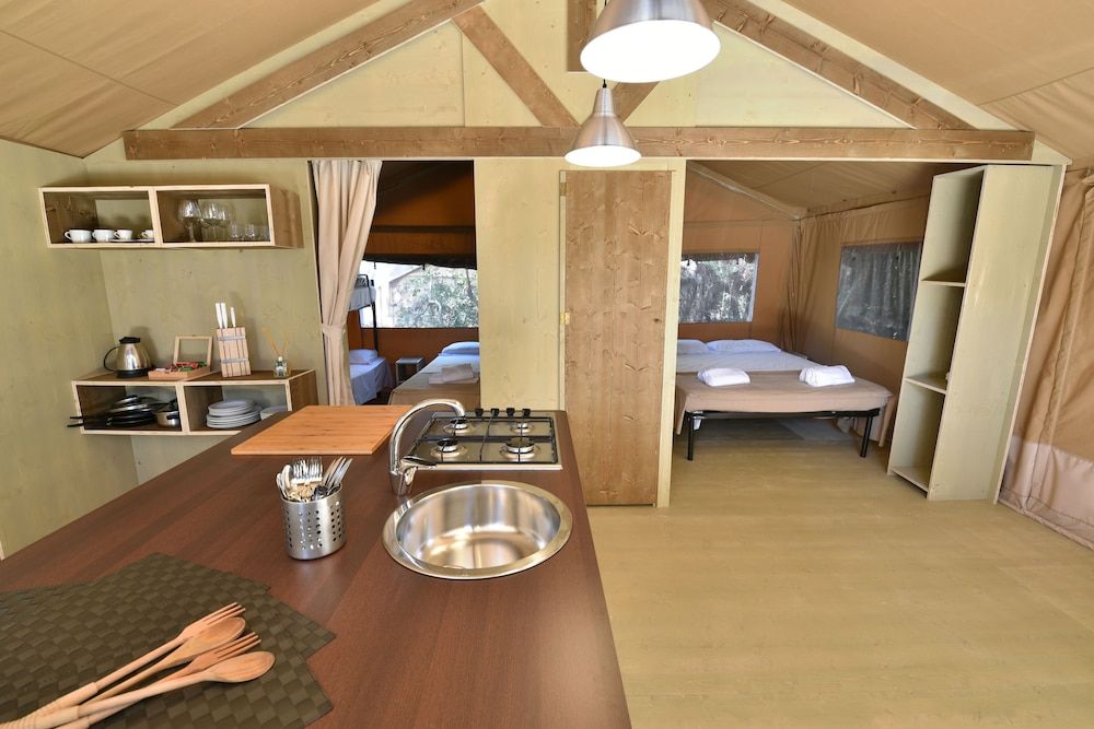 Tent (Country Lodge)