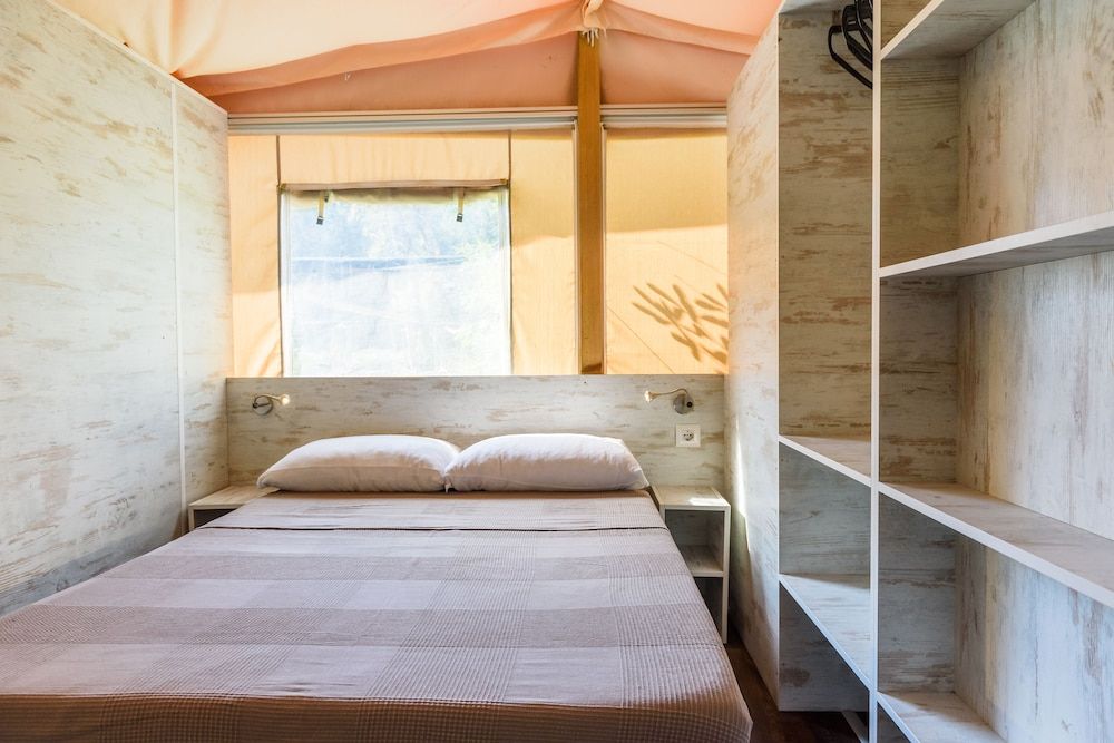 Superior Tent (Safari Lodge)