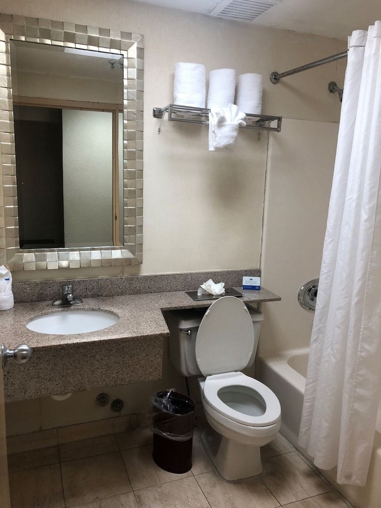 Rodeway Inn South Miami Coral Gables Standard Room, 2 Double Beds, Non Smoking (Exterior Corridors) 4