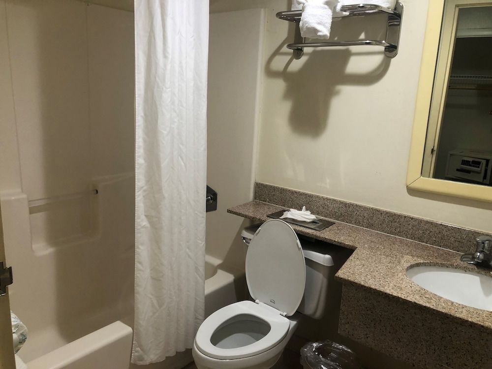 Rodeway Inn South Miami Coral Gables Standard Room, 2 Double Beds, Non Smoking (Exterior Corridors) 6