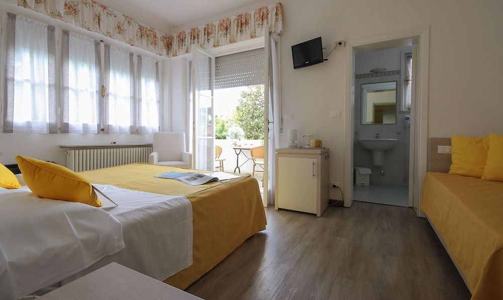 Double Room, Balcony