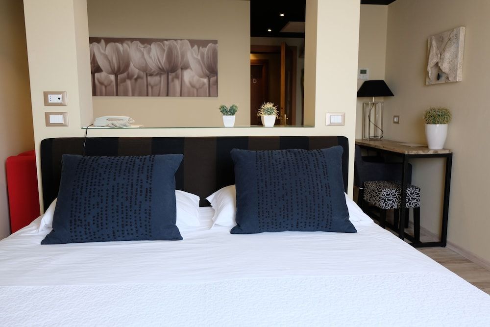 Superior Room, Lake View