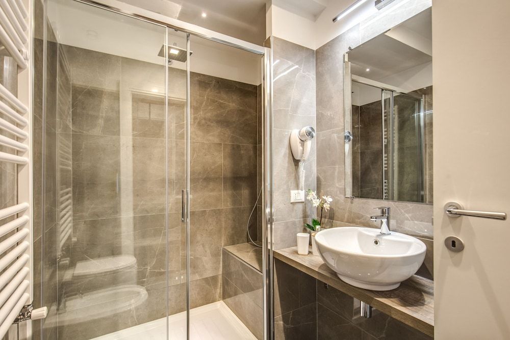 River Luxury Suites Standard Double Room 5