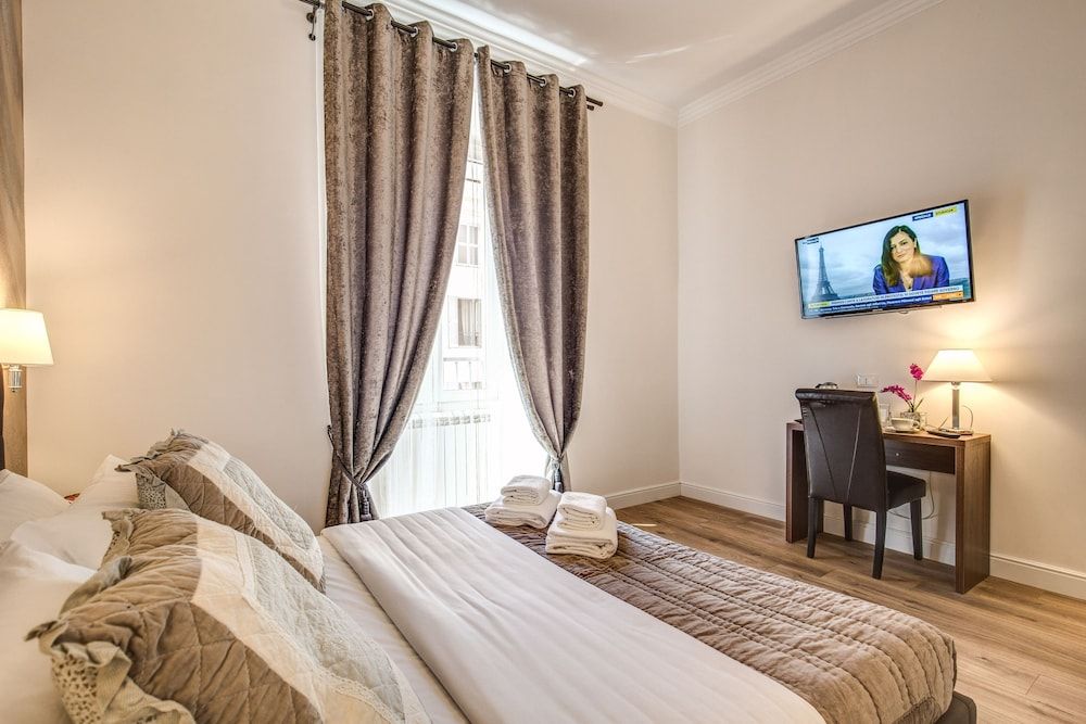 River Luxury Suites Standard Double Room 2