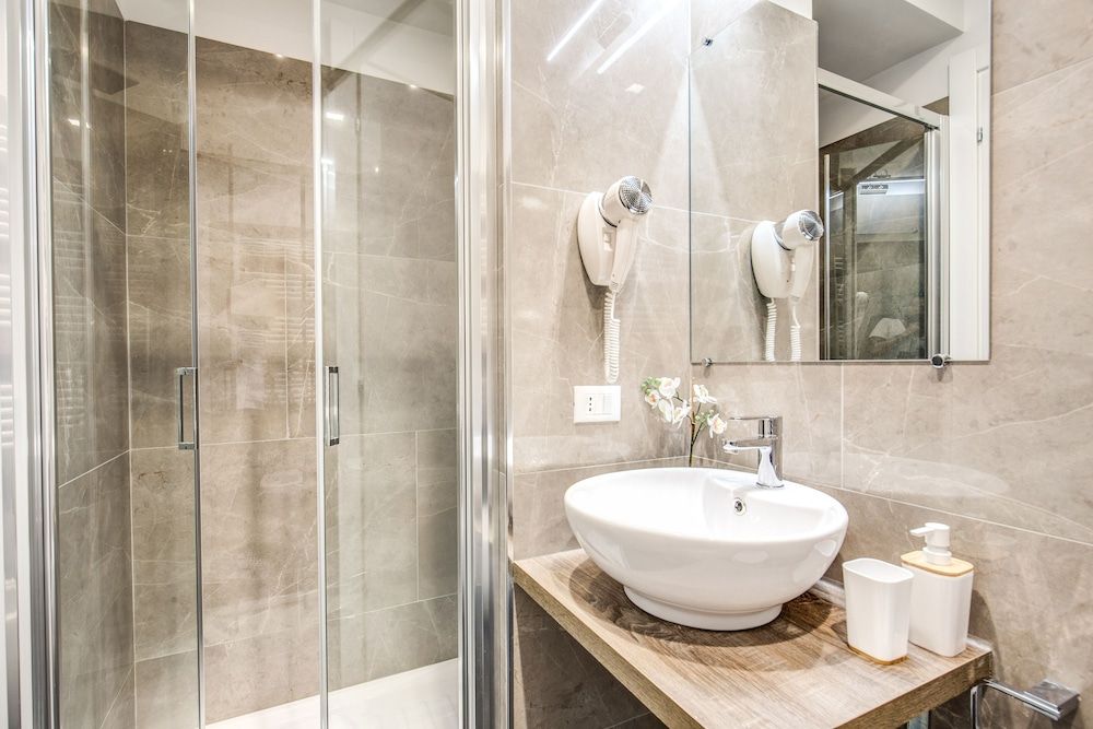 River Luxury Suites Economy Double Room 4