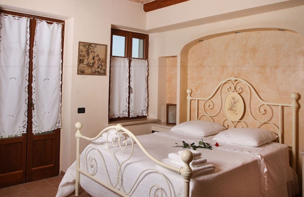 Room (Graziella)