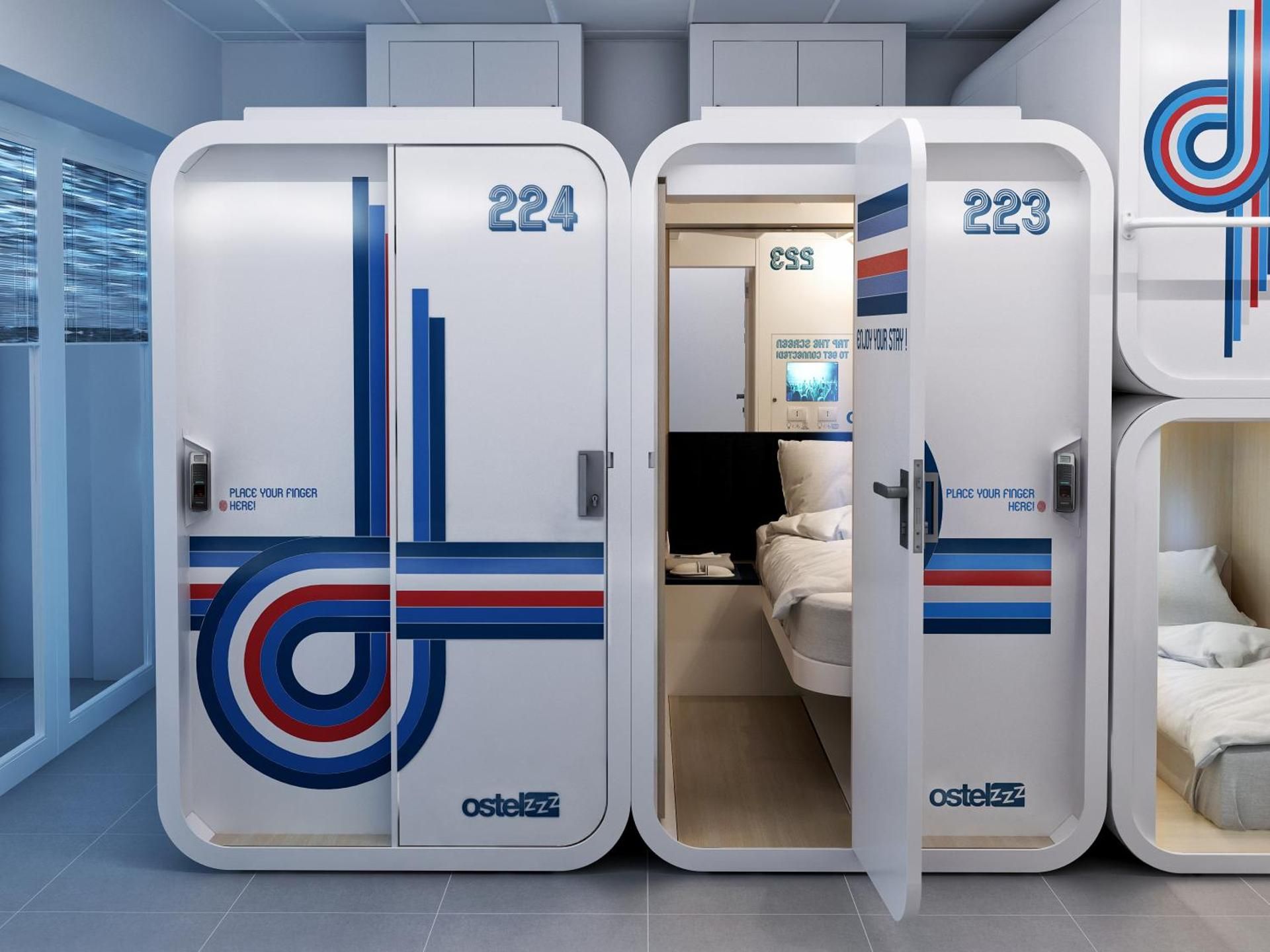 Quadruple Room with Private Bathroom