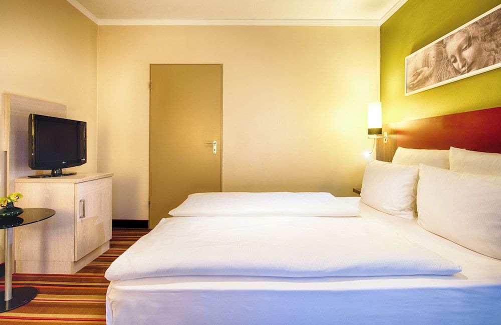 Leonardo Hotel & Residenz München Comfort Room 3