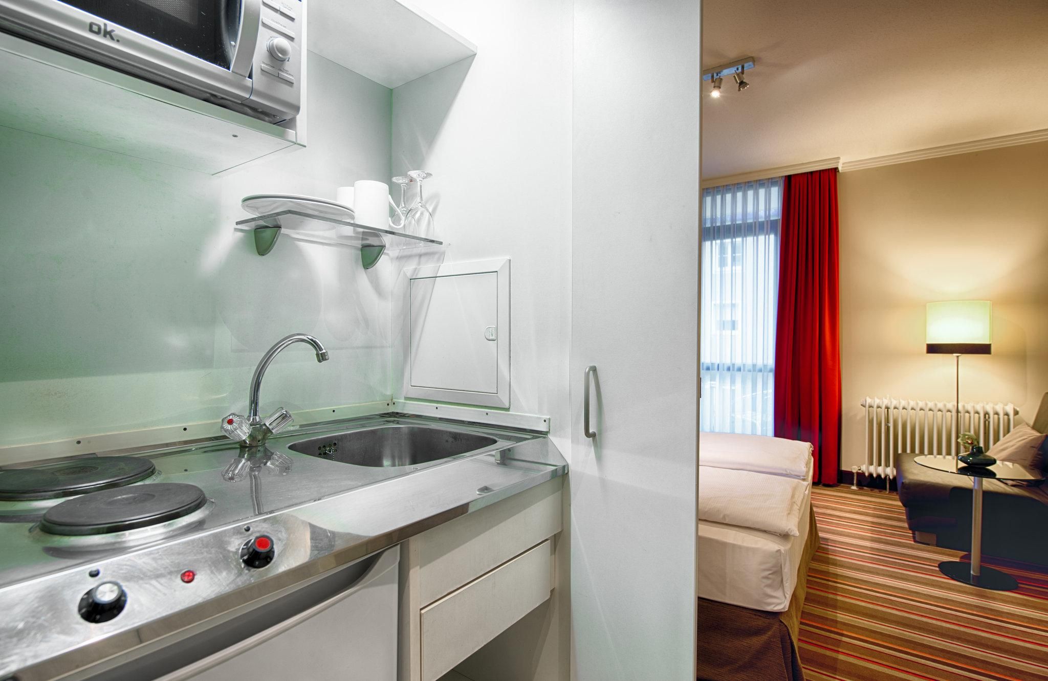 Leonardo Hotel & Residenz München Comfort Room 8