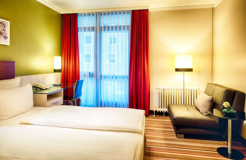 Leonardo Hotel & Residenz München Comfort Room 5