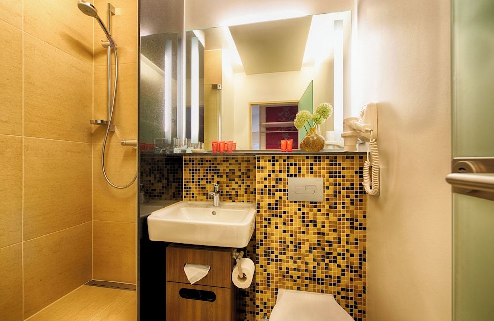 Leonardo Hotel & Residenz München Comfort Room 5