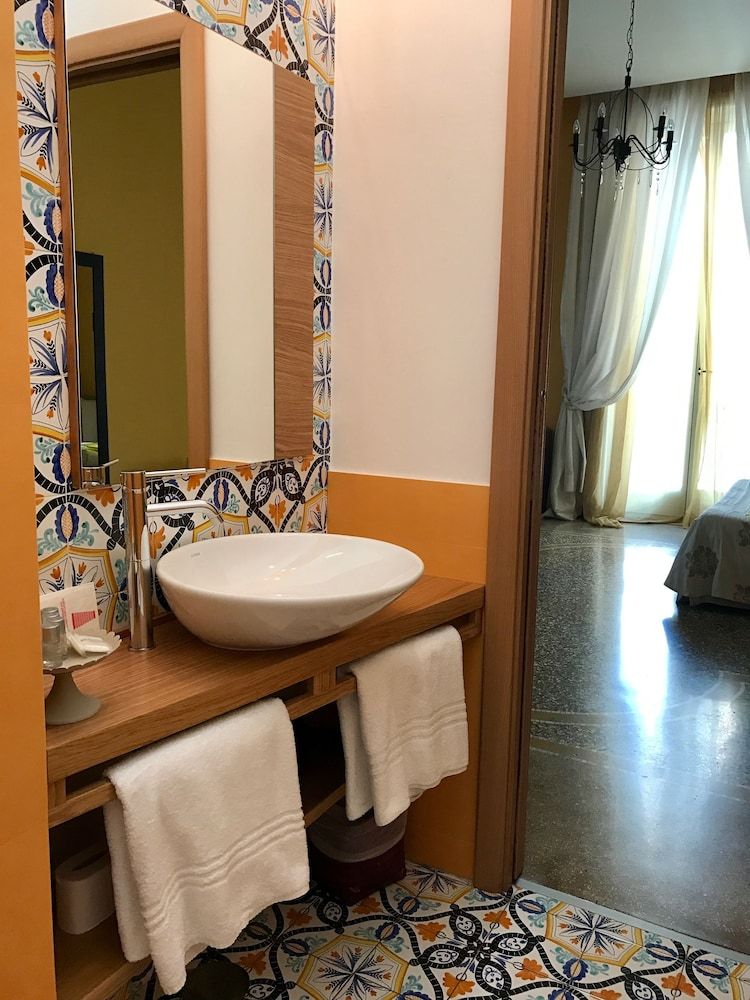 B&B Orsini46 Deluxe Double Room 4