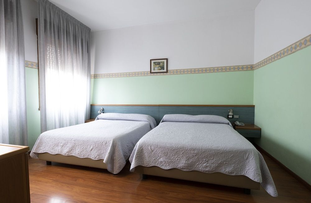 Family Room, 2 Queen Beds, Non Smoking