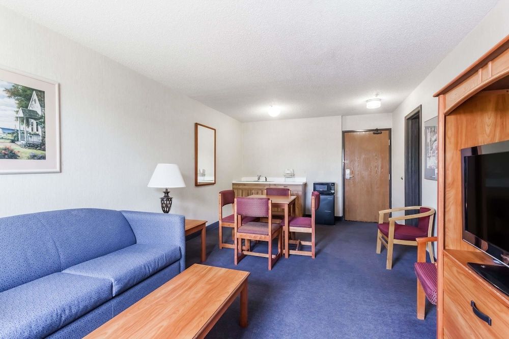 Suite, 1 King Bed, Non Smoking (One-Bedroom Suite)
