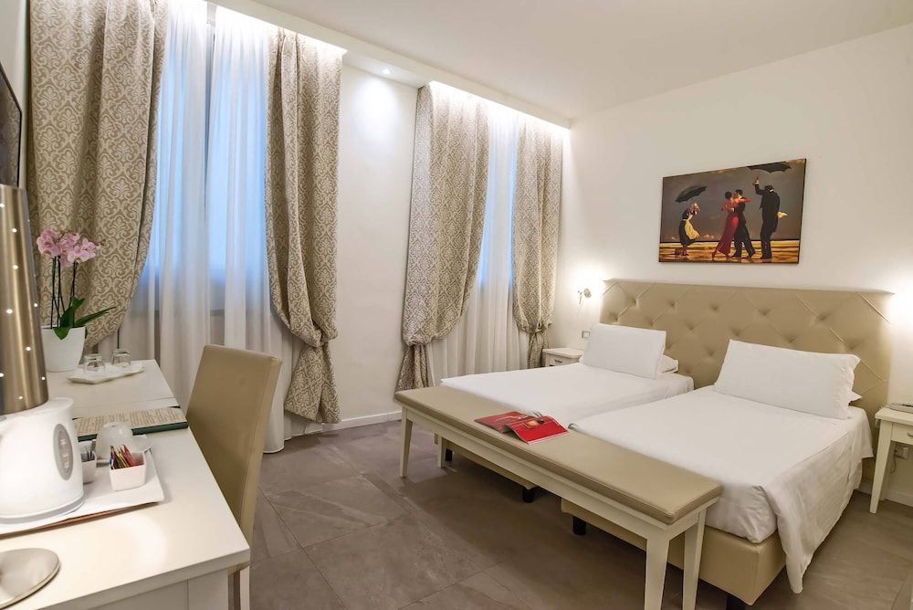 Hotel Accademia Double Room 3