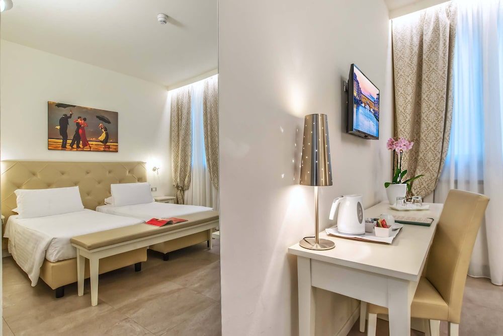 Hotel Accademia Double Room 2