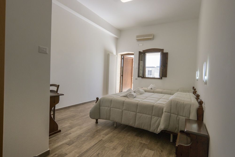Classic Triple Room, Ensuite, Courtyard View