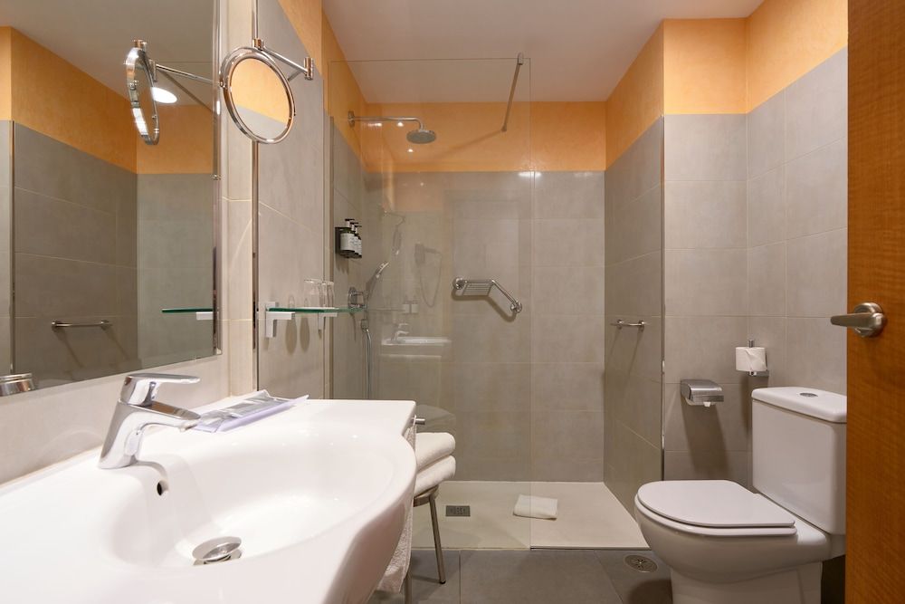 Becquer Hotel, Historic City Center Twin Room (with extra bed) 11