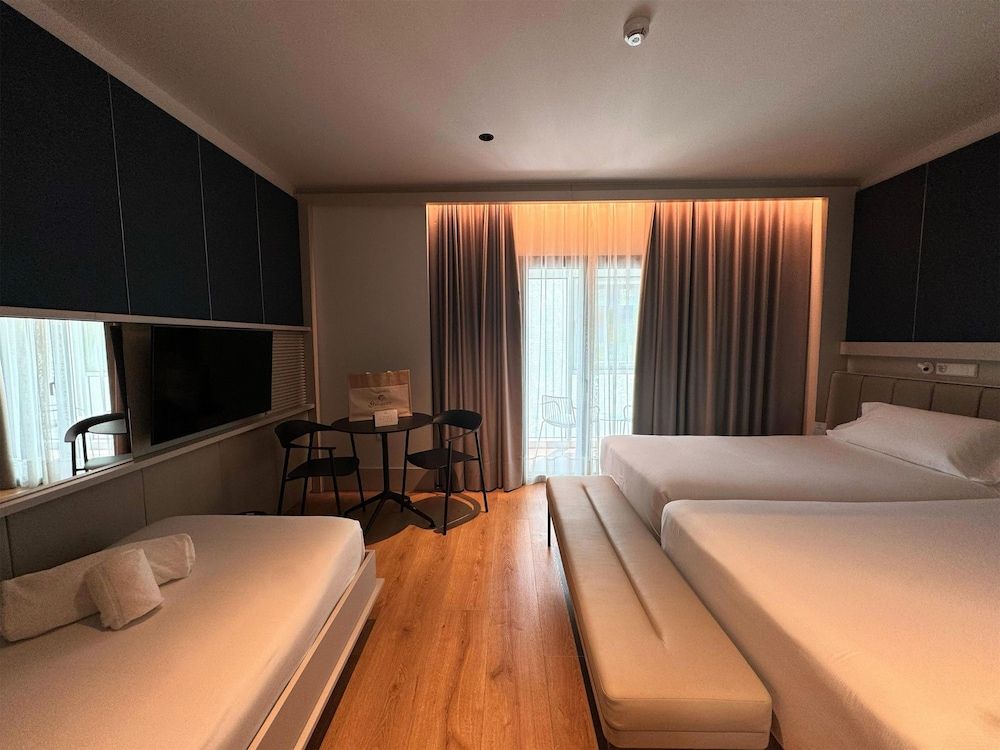 undefined Becquer Hotel, Historic City Center 10