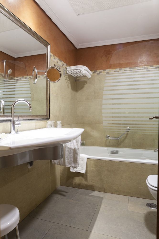 Becquer Hotel, Historic City Center Twin Room (with extra bed) 13