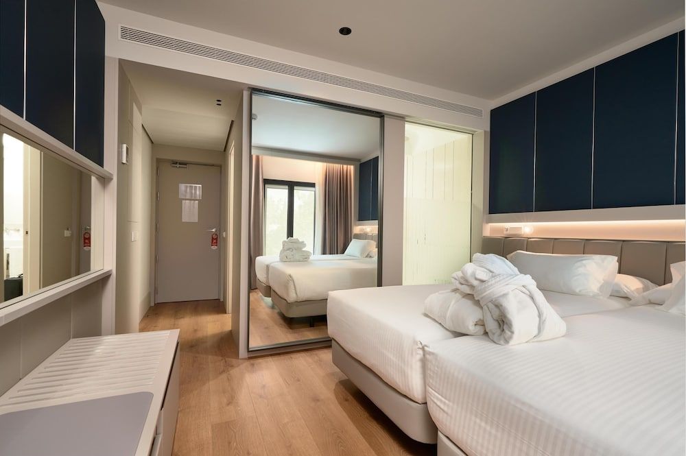 undefined Becquer Hotel, Historic City Center 8