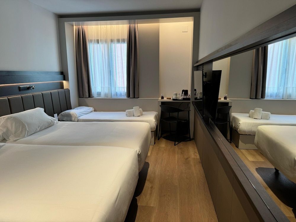 Becquer Hotel, Historic City Center Twin Room (with extra bed) 6