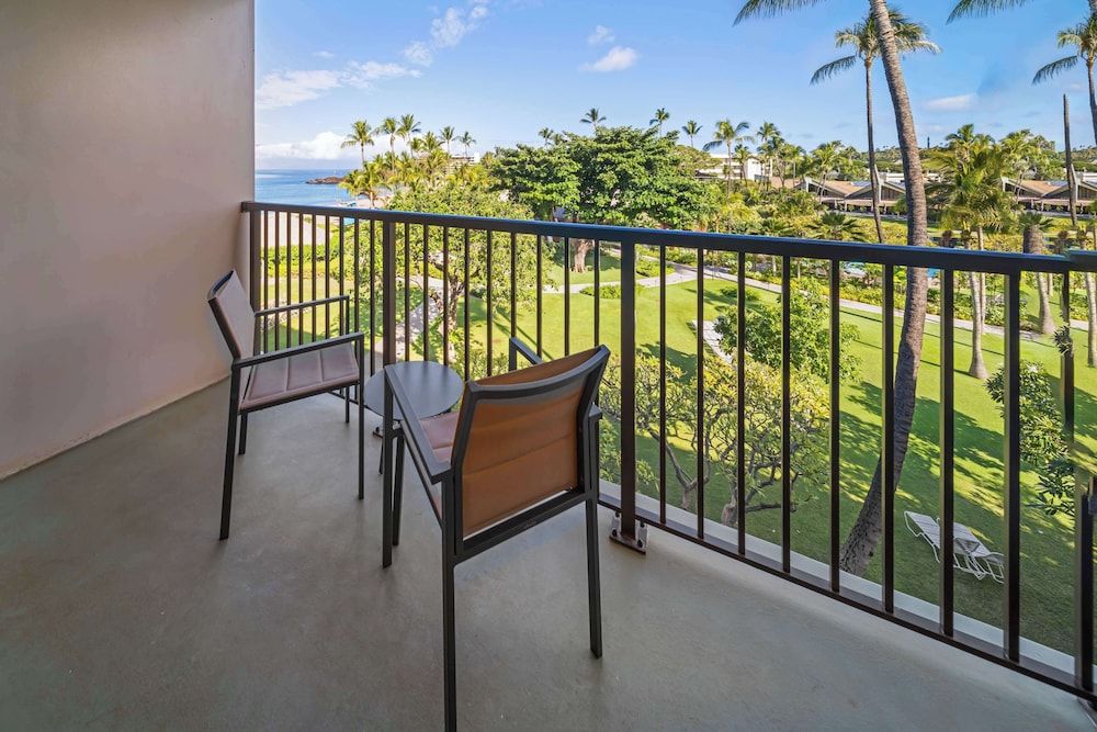 OUTRIGGER Kaanapali Beach Resort Premium Room, 2 Queen Beds, Accessible, Partial Ocean View 5