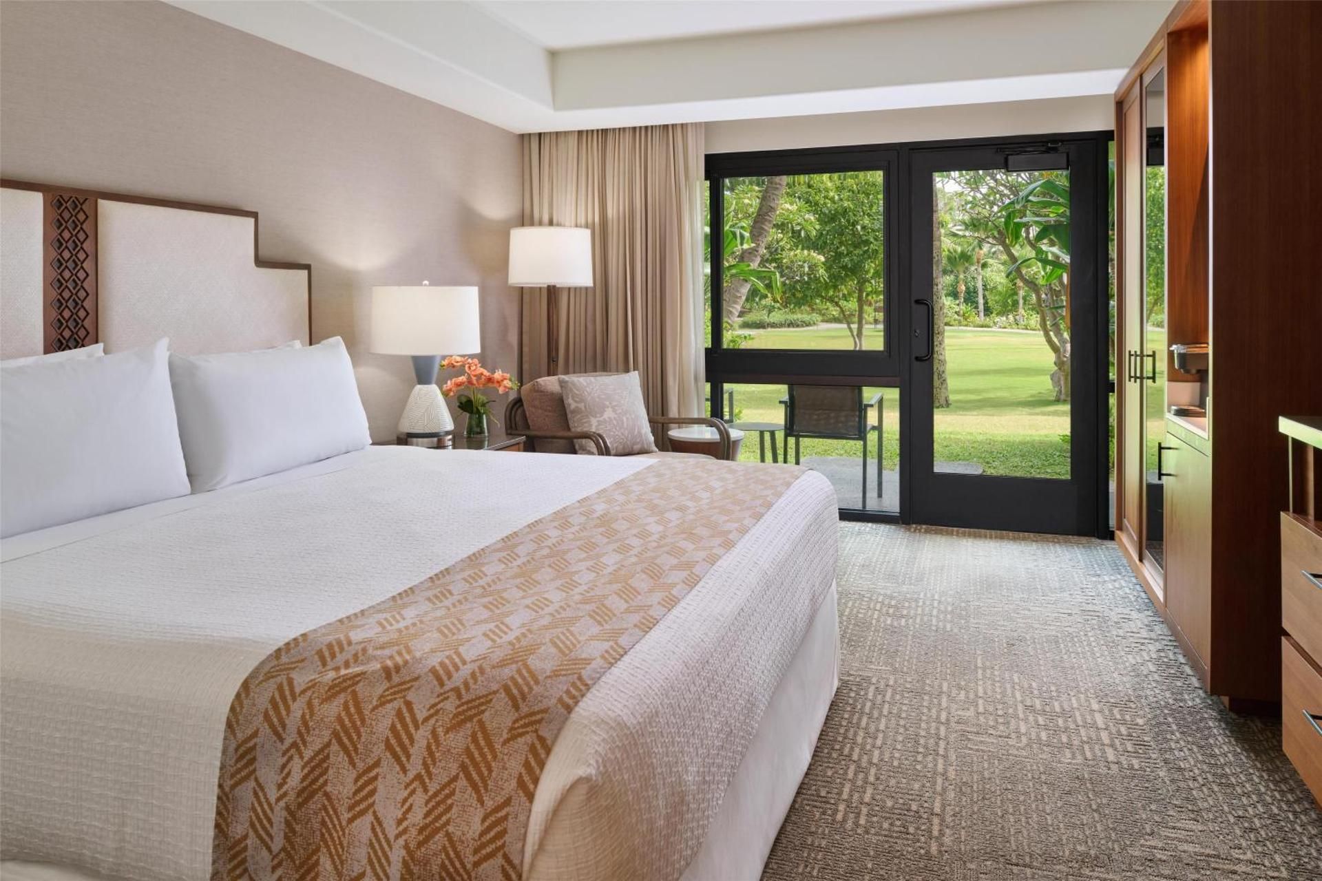 Accessible Premium Courtyard View 1 King Bed
