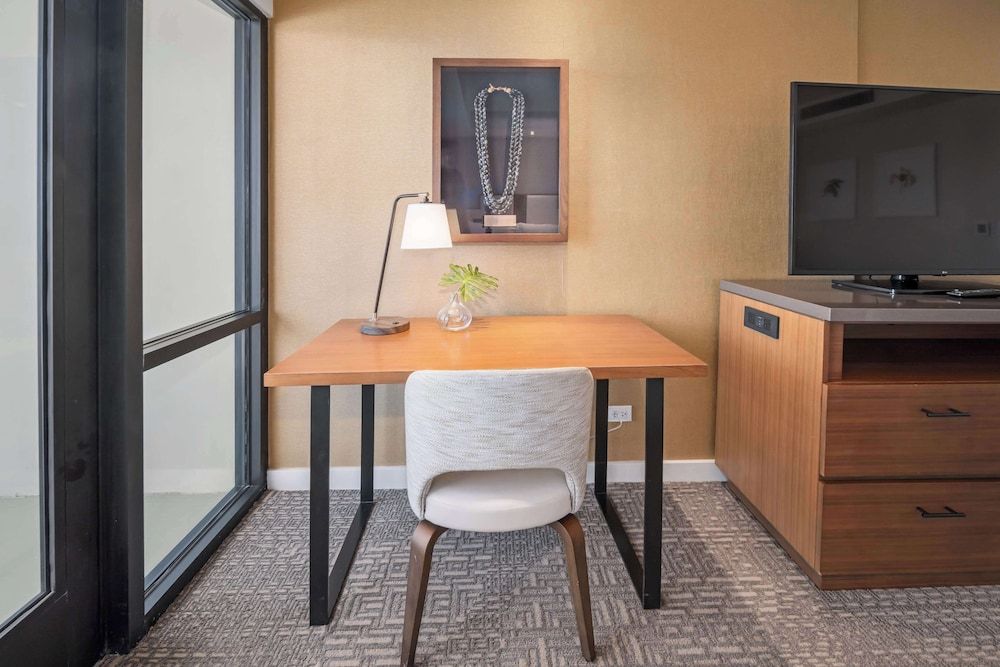 OUTRIGGER Kaanapali Beach Resort Premium Room, 2 Queen Beds, Accessible, Partial Ocean View 8