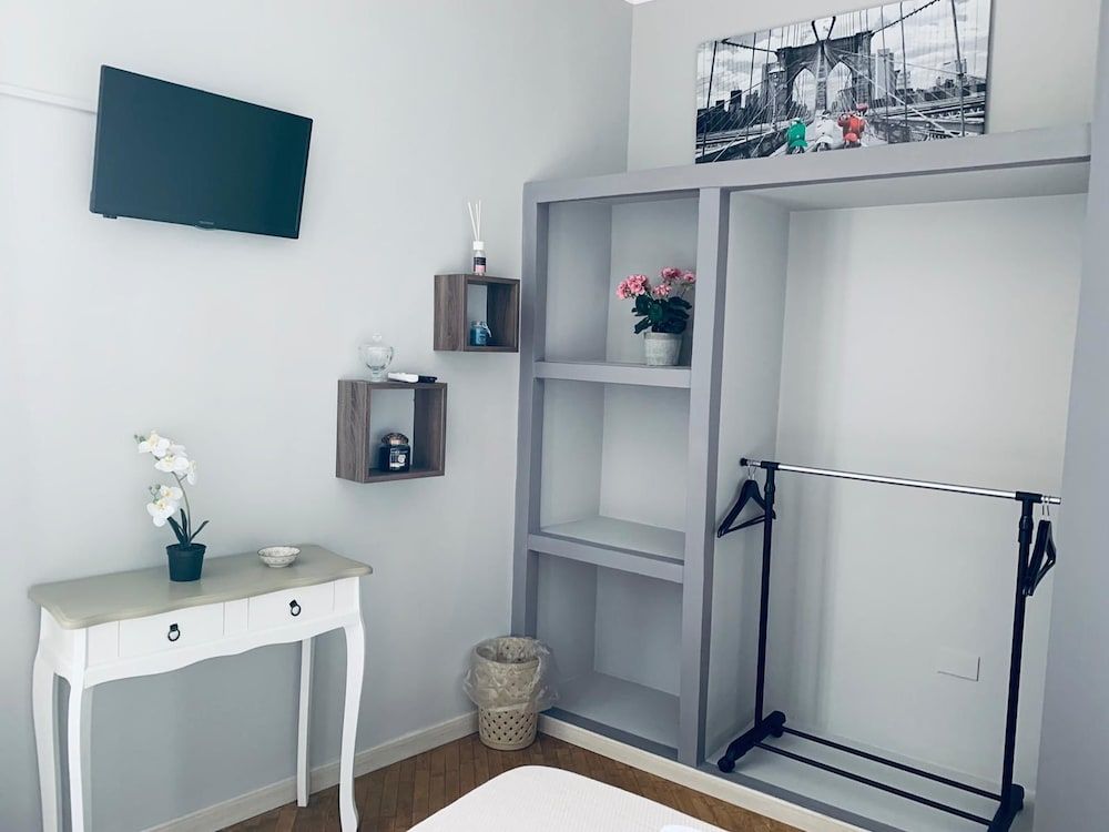 Domus Regia Basic Double Room, 1 Large Twin Bed 5