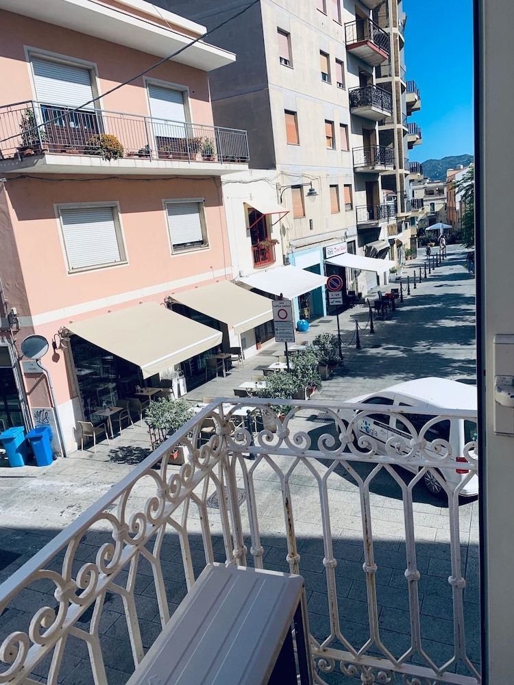 Domus Regia Basic Double Room, 1 Large Twin Bed 2