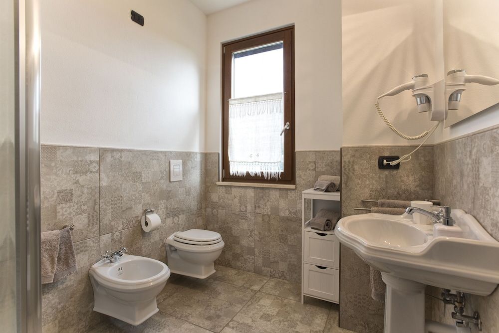 Villa Malvasio Pool and Jacuzzi Room Sassari Classic Double Room, Ensuite, Garden View 6