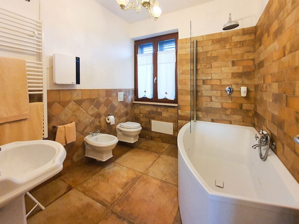 Villa Malvasio Pool and Jacuzzi Room Sassari Luxury Double Room, 1 Bedroom, Hot Tub, Garden View 11