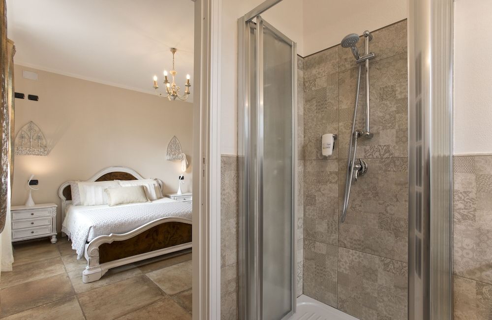 Villa Malvasio Pool and Jacuzzi Room Sassari Luxury Double Room, 1 Bedroom, Hot Tub, Garden View 8