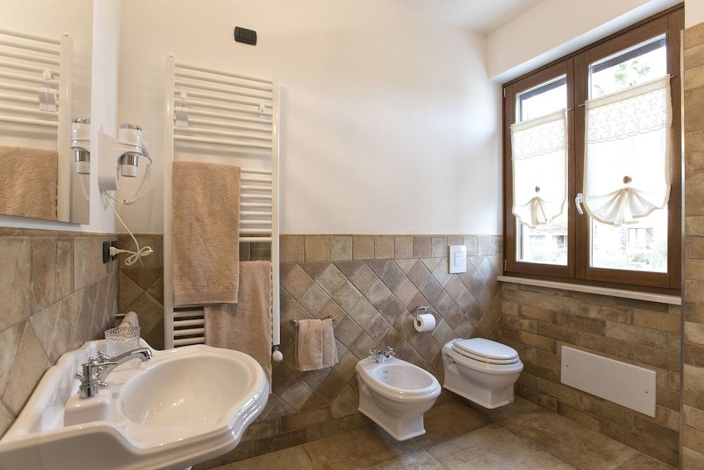 Villa Malvasio Pool and Jacuzzi Room Sassari Luxury Double Room, 1 Bedroom, Hot Tub, Garden View 9