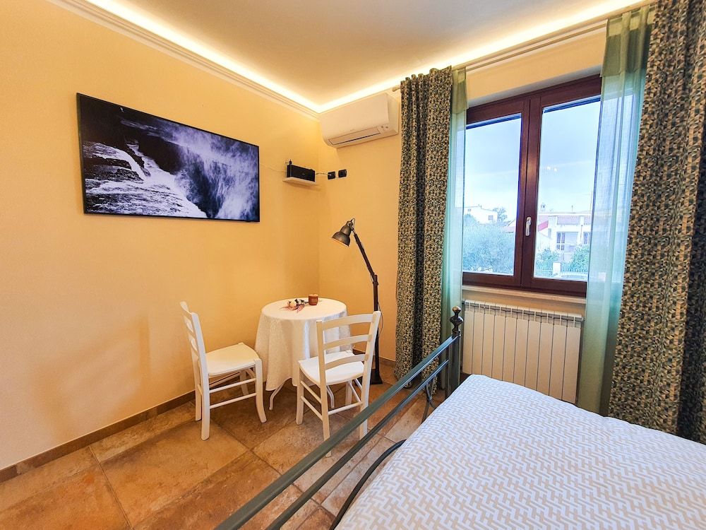 Villa Malvasio Pool and Jacuzzi Room Sassari Luxury Double Room, 1 Bedroom, Hot Tub, Garden View 5