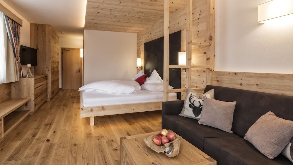 Deluxe Double Room (Golden Delicious)