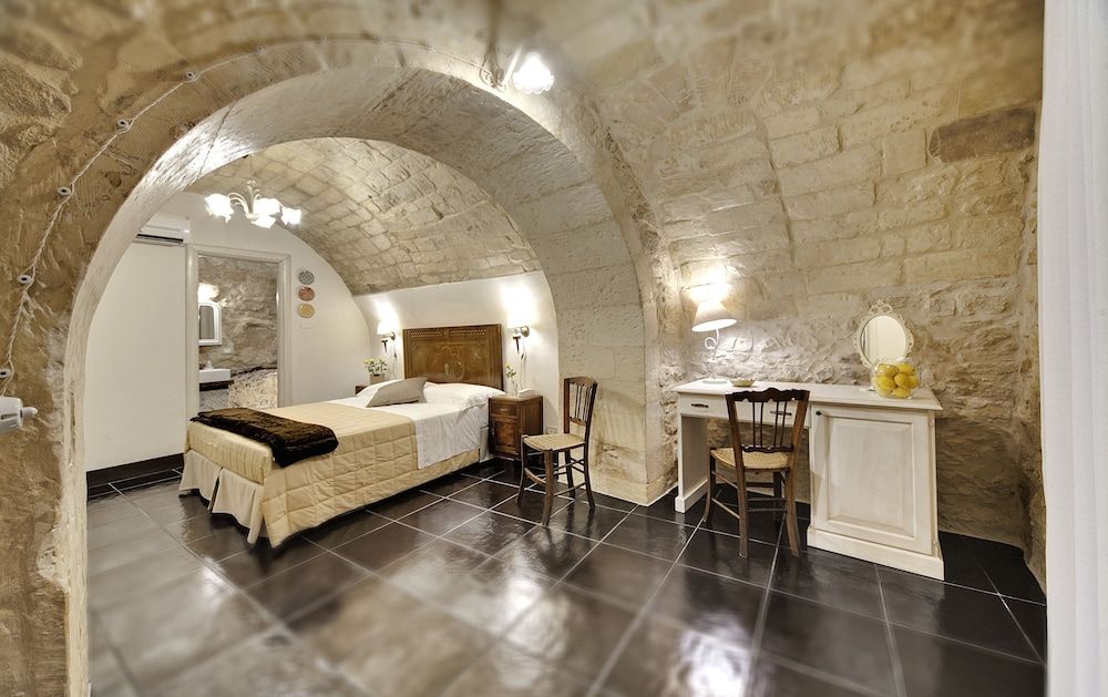 Sabbinirica Classic Double Room 5