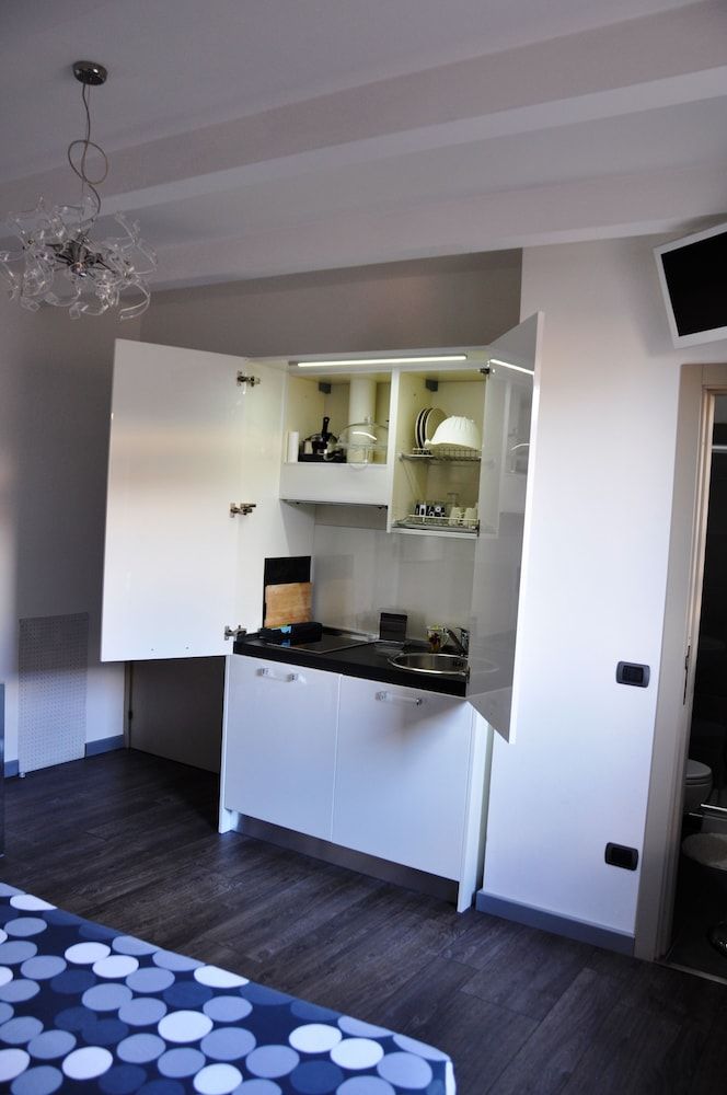 B&B Albornoz Triple Room, City View 12